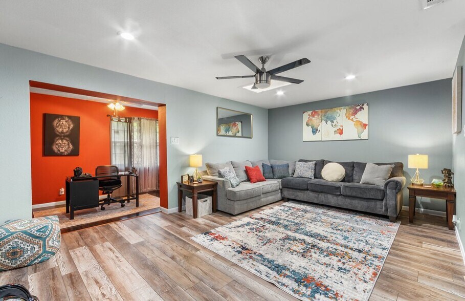 Building Photo - 1703 Monaco Dr
