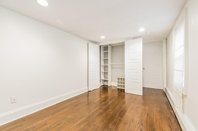 Building Photo - 590 Jersey Ave