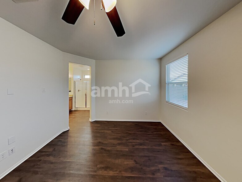 Building Photo - 1688 E Primavera Way