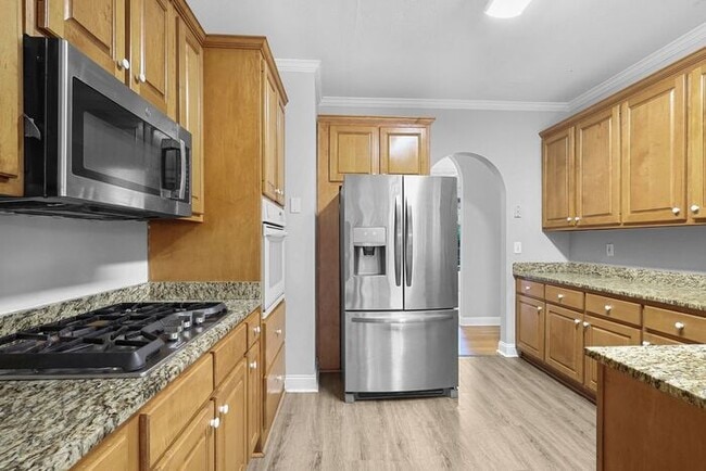 Building Photo - 510 MacLand Dr