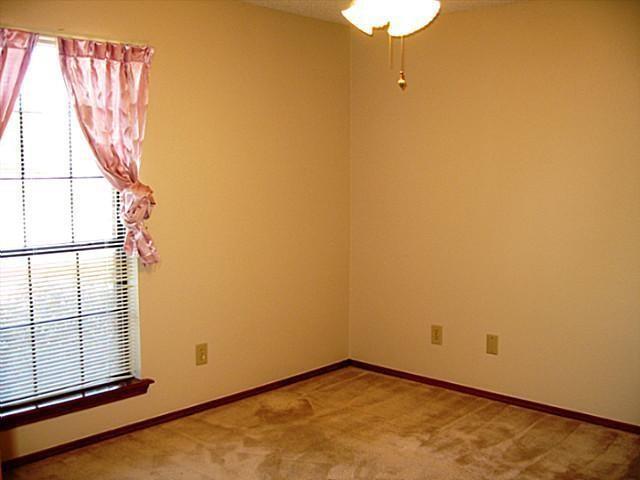Building Photo - 2300 Cardinal Dr