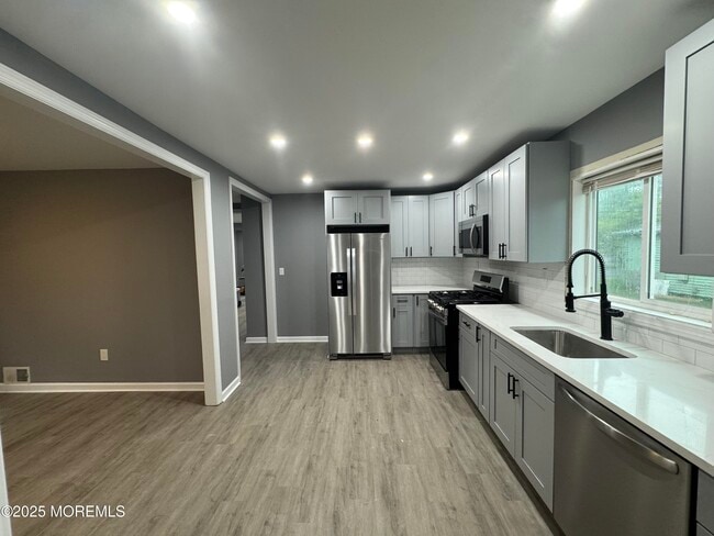 Building Photo - 315 Lorillard Ave