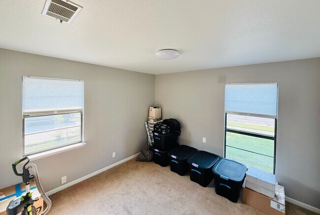 Building Photo - Beautiful 3-bedroom 2-bathroom house.