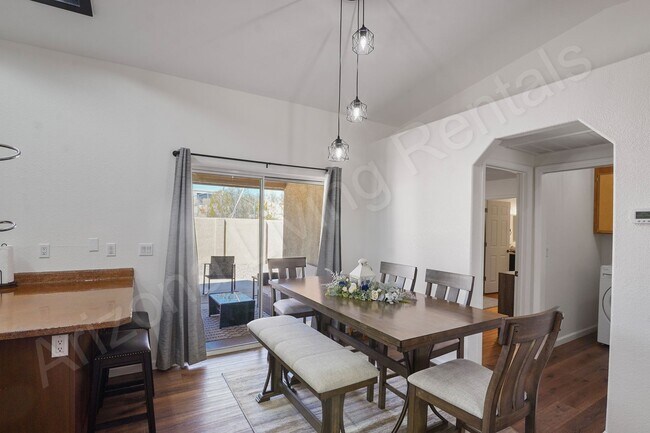 Building Photo - FURNISHED AVAILABLE OCTOBER - MAY