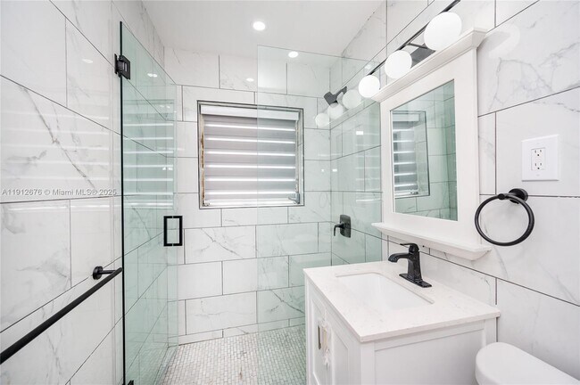 Building Photo - 1706 S Le Jeune Rd