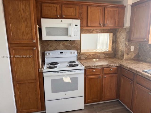 Building Photo - 8000 Harding Ave