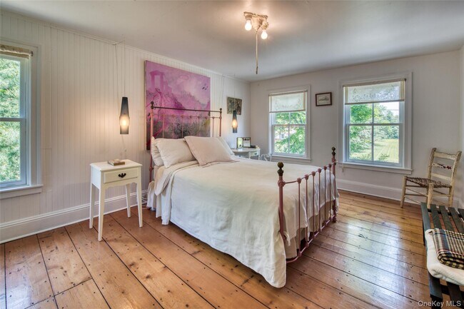 Building Photo - 733 Herricks Ln