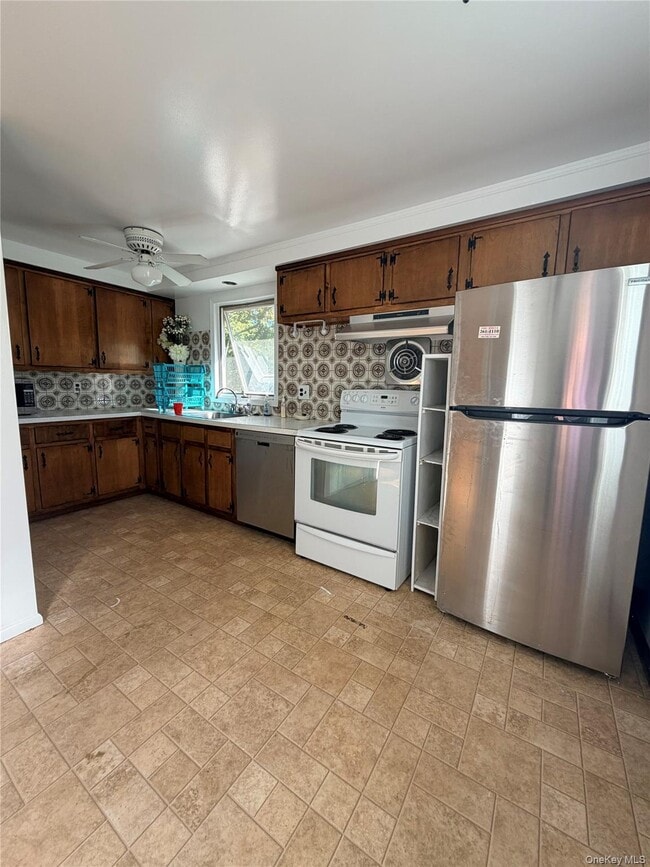 Building Photo - 7 Dickinson Ave