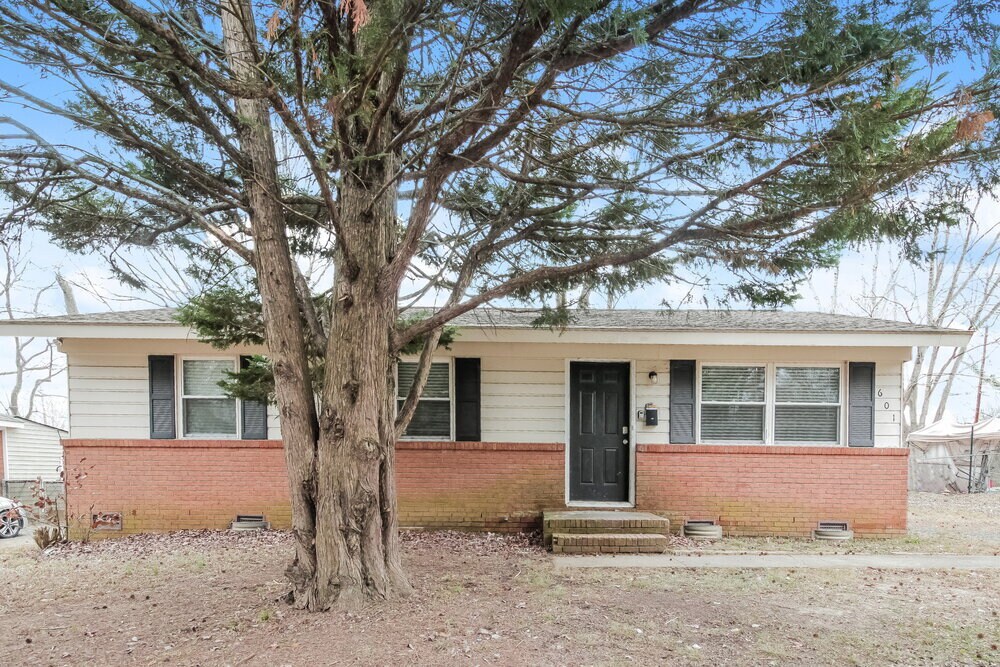 Building Photo - 601 Kentbrook Dr