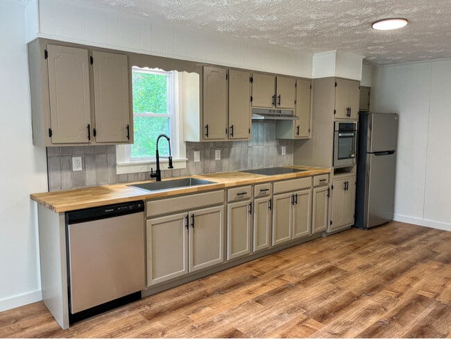 Building Photo - 467 Shady Oaks Dr