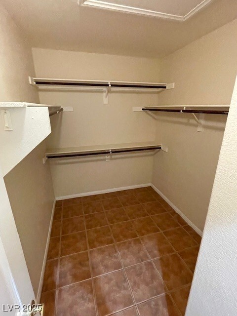 Building Photo - 9011 W Viking Rd