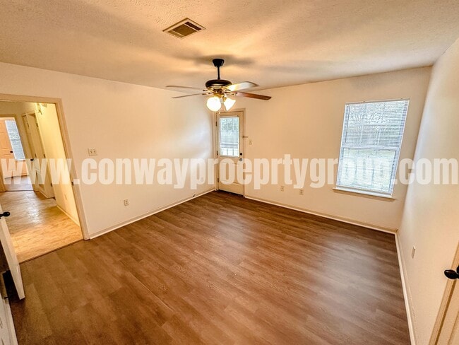 Building Photo - 1750 Longfellow Dr