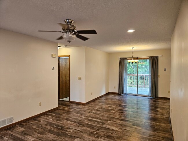 Building Photo - 216 Union St NE