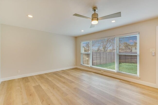 Building Photo - 1201 Dailey St