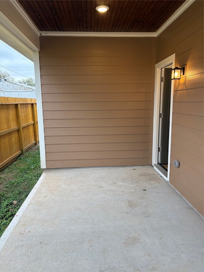 Building Photo - 205 Mcelroy Ave