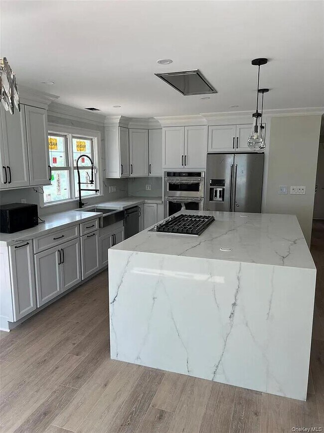 Building Photo - 4 Glen Ct