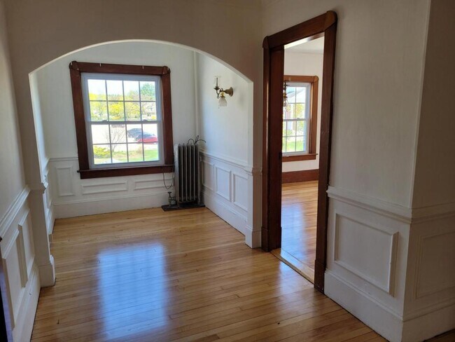 Building Photo - 2060 Elm St