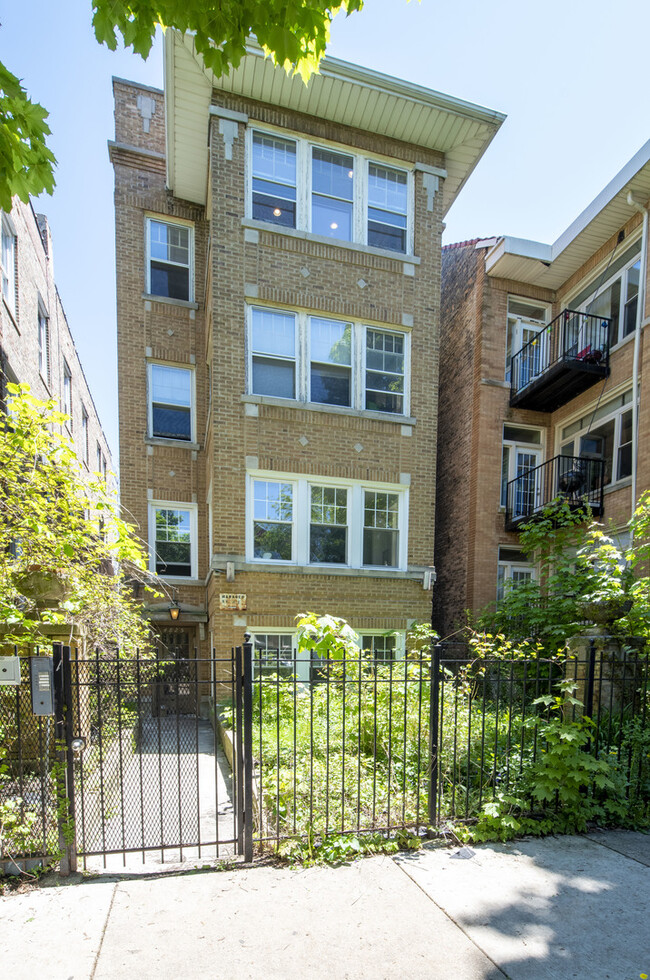 Building Photo - 4825 N Sawyer Ave