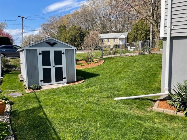 Building Photo - 137 Norton St