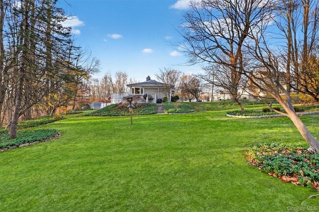 Building Photo - 350 Spring St