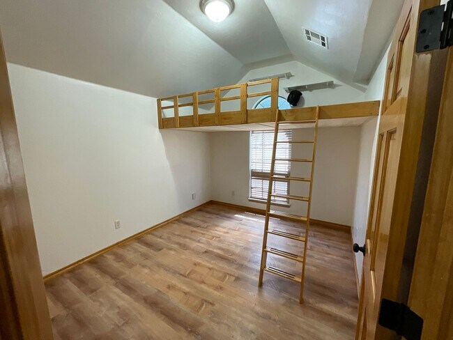 Building Photo - 513 SW 155th Ct