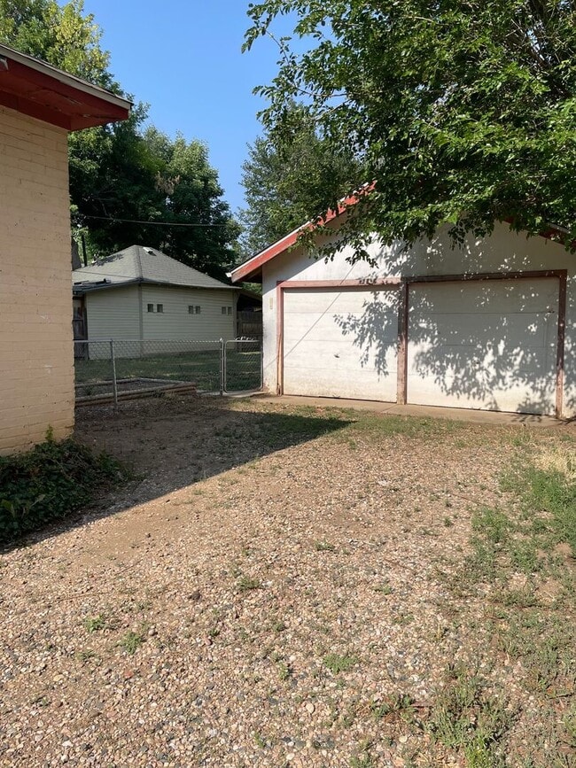 Building Photo - STUDENTS WELCOME! Cute Updated 2-Bed / 1-Bath Home 1 Mile from CSU