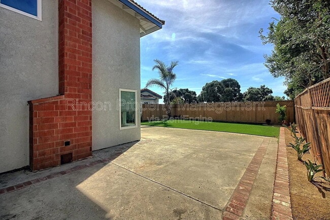 Building Photo - 2585 Warbler Ave