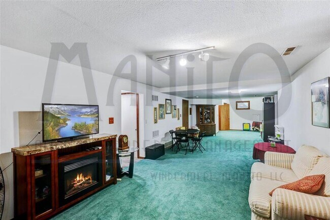 Building Photo - **COMING SOON** Spacious South Hill Rancher