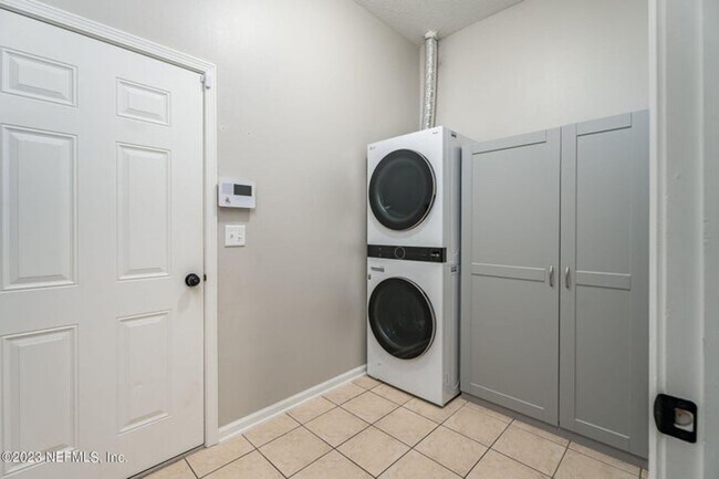 Building Photo - Gated Community