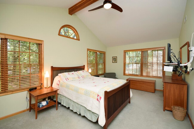 Building Photo - 319 Wesley Ave