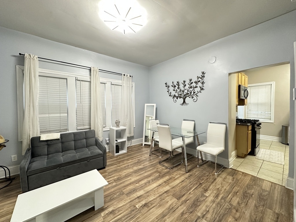 Building Photo - 716 N Elizabeth St