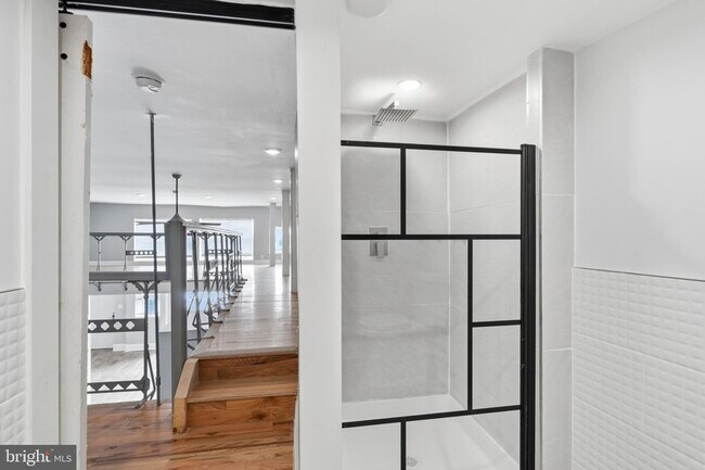 Building Photo - 310 N 13th St