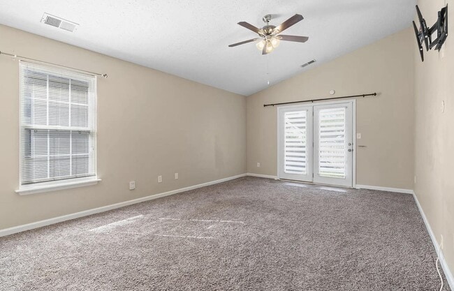 Building Photo - 141 Clover Valley Dr