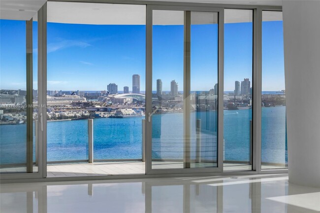 Building Photo - 300 Biscayne Blvd Way