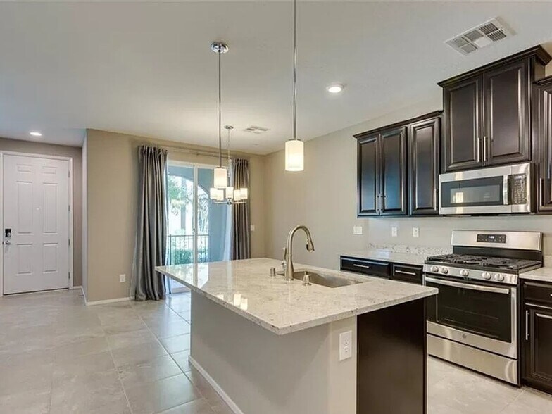 Building Photo - 8466 Classique Ave