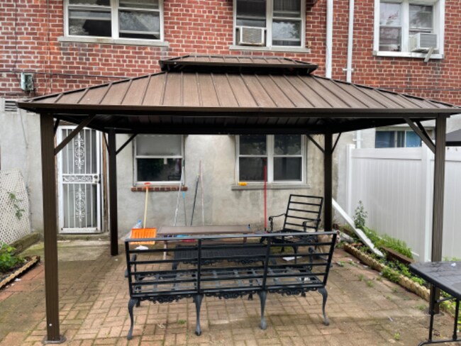 Building Photo - 726 Soundview Ave
