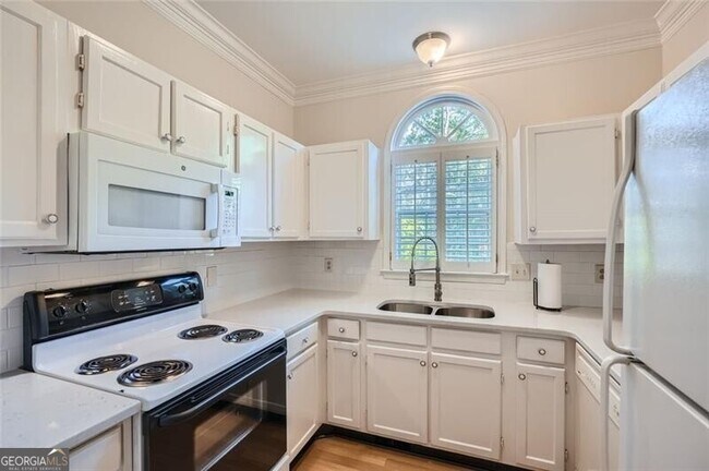 Building Photo - 12 Honour Ave NW