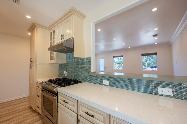 Building Photo - 10930 Oro Vista Ave