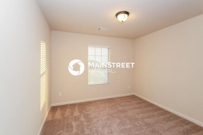 Building Photo - 4 Bedroom Pet-Friendly Home in Cartersville, GA with Main Street Renewal