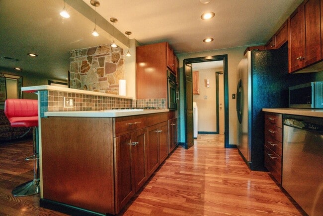 Building Photo - Modern 4BR Lakewood Home on Nearly Half an...