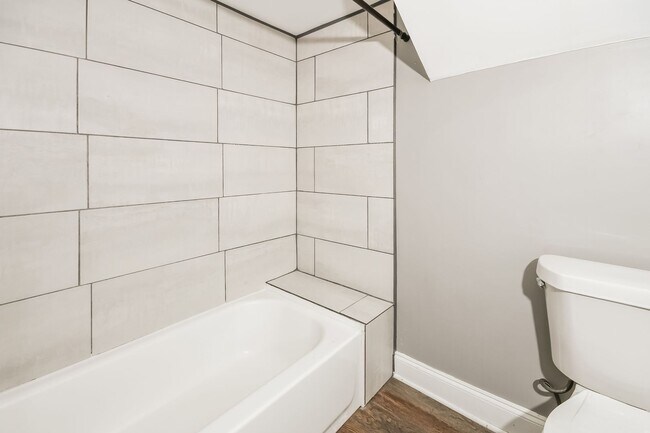 Building Photo - 4 bedroom / 1.5 bath in West Ashley ~ Move-in Today!