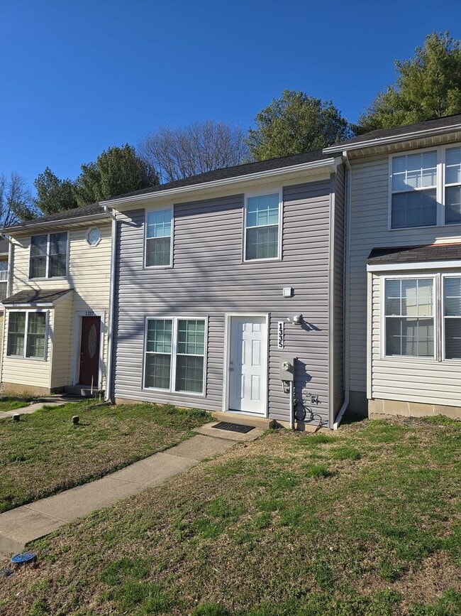 Building Photo - Charming 3 Bedroom/1.5 Bathroom Townhome in Belcamp, MD!