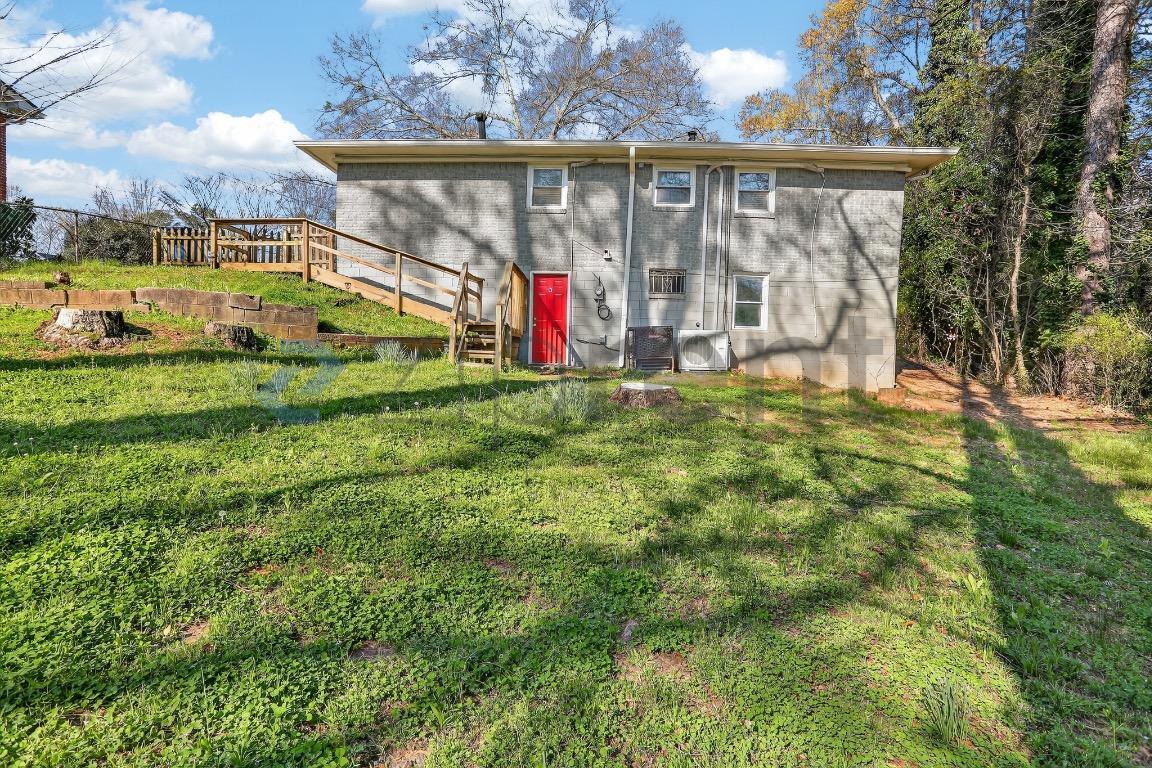 Building Photo - Unit B