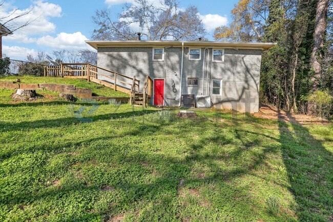 Building Photo - 586 Oakside Dr SW