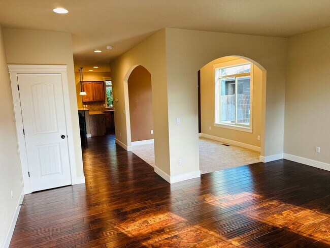 Building Photo - Beautiful Custom Felida Home