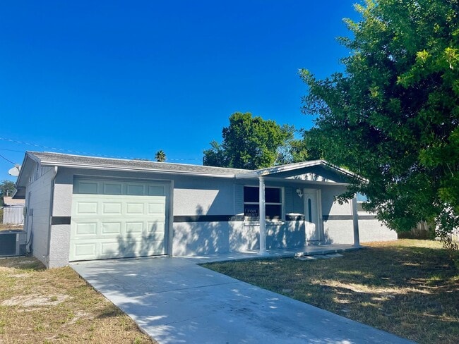 Primary Photo - Spacious 3BR/2BA Port Richey home! No appl...