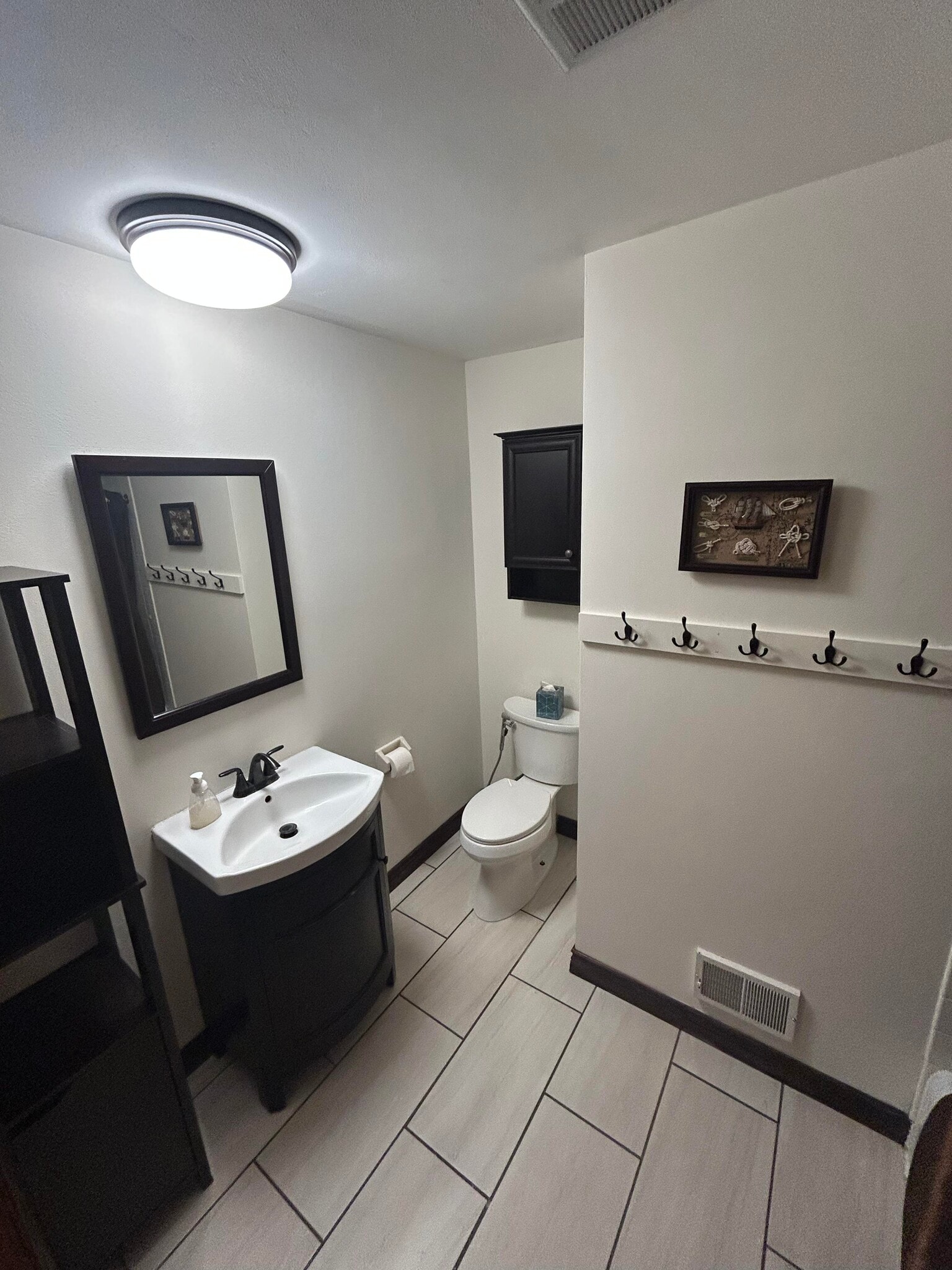Main floor full bathroom - N2W27318 Lyles Dr