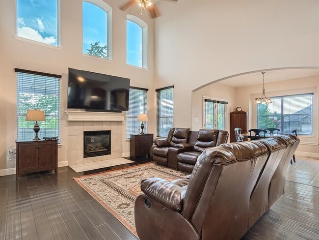 Building Photo - 2601 Sixpence Ln