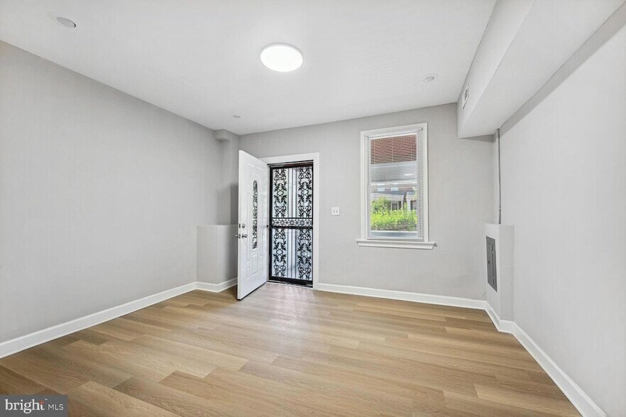 Building Photo - 1640 L St NE