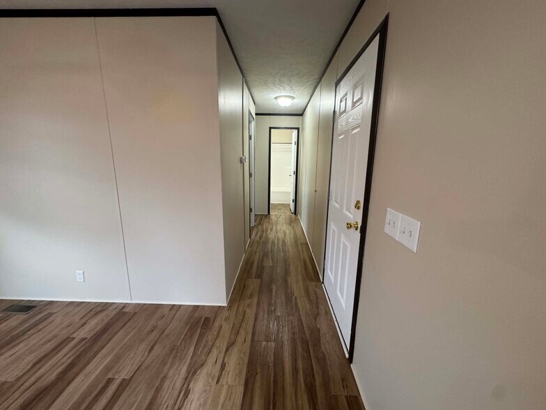 Building Photo - 48596 Leafdale Ct